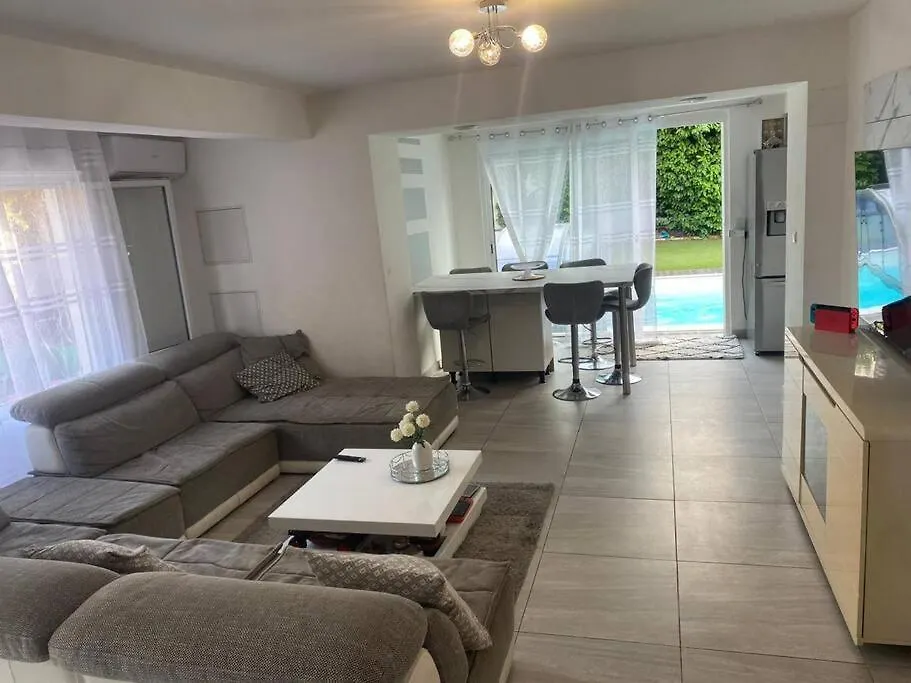Bas De Villa Avec Piscine Et Jardin Cagnes-sur-Mer